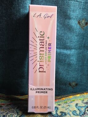 L.A. Girl Prismatic Illuminating Primer - Pink Packaging